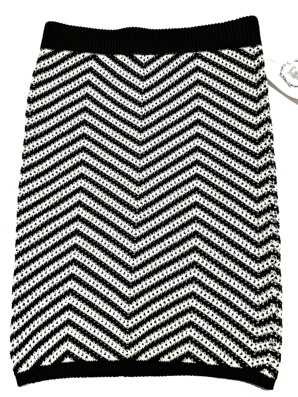 FRAY Boutique NWT size small Leah black and white knitted skirt chevron knit